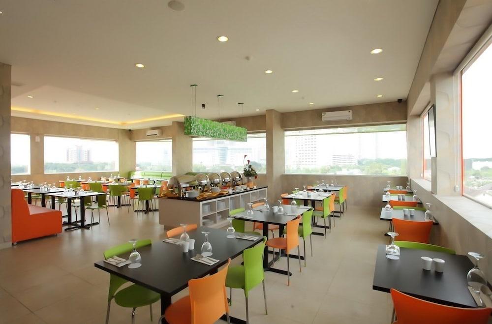 Hotel Dragon Inn Kemayoran Jakarta Luaran gambar