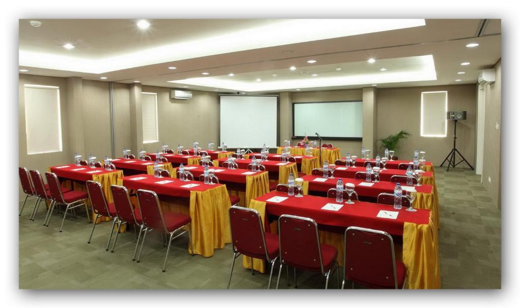 Hotel Dragon Inn Kemayoran Jakarta Luaran gambar