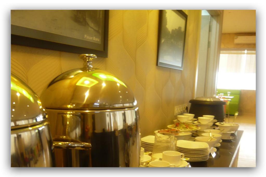 Hotel Dragon Inn Kemayoran Jakarta Luaran gambar