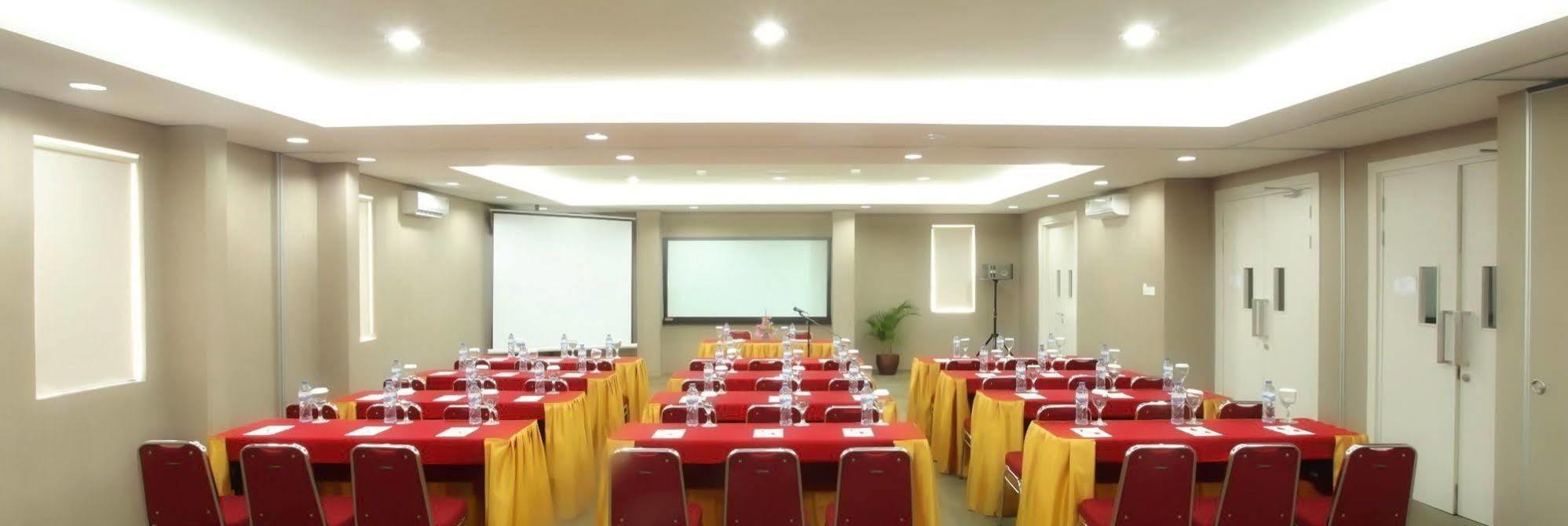 Hotel Dragon Inn Kemayoran Jakarta Luaran gambar